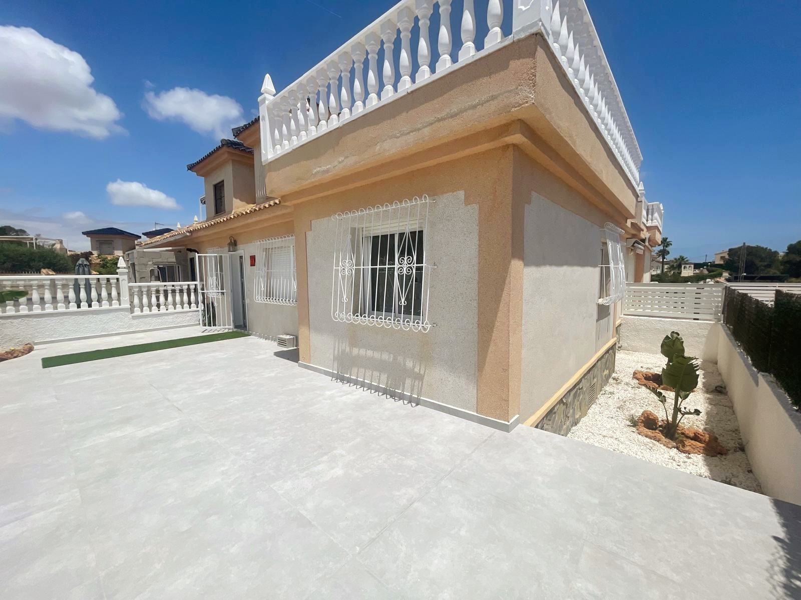 Townhouse with 3 bedrooms and 2 bathrooms in Ciudad Quesada | Ref: VA5429
