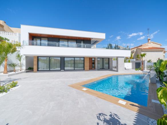 Villa with 4 bedrooms and 3 bathrooms in Ciudad Quesada – Rojales | Ref: K-003577