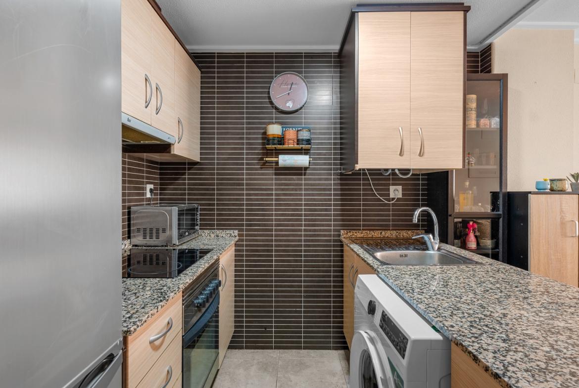 Flat with 2 bedrooms and 1 bathroom in Alicante | Ref: JU-003578