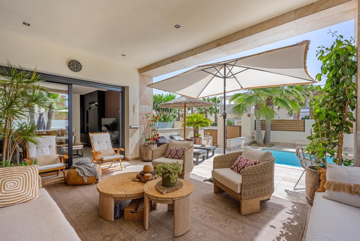Villa with 3 bedrooms and 2 bathrooms in Benijófar | Ref: JU-003587