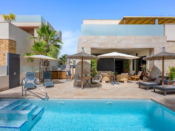 Villa with 3 bedrooms and 2 bathrooms in Benijófar | Ref: JU-003587