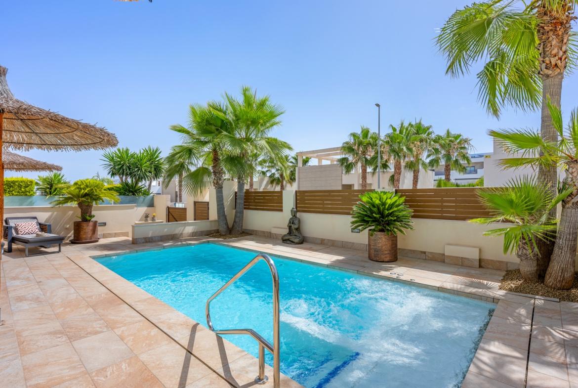 Villa with 3 bedrooms and 2 bathrooms in Benijófar | Ref: JU-003587