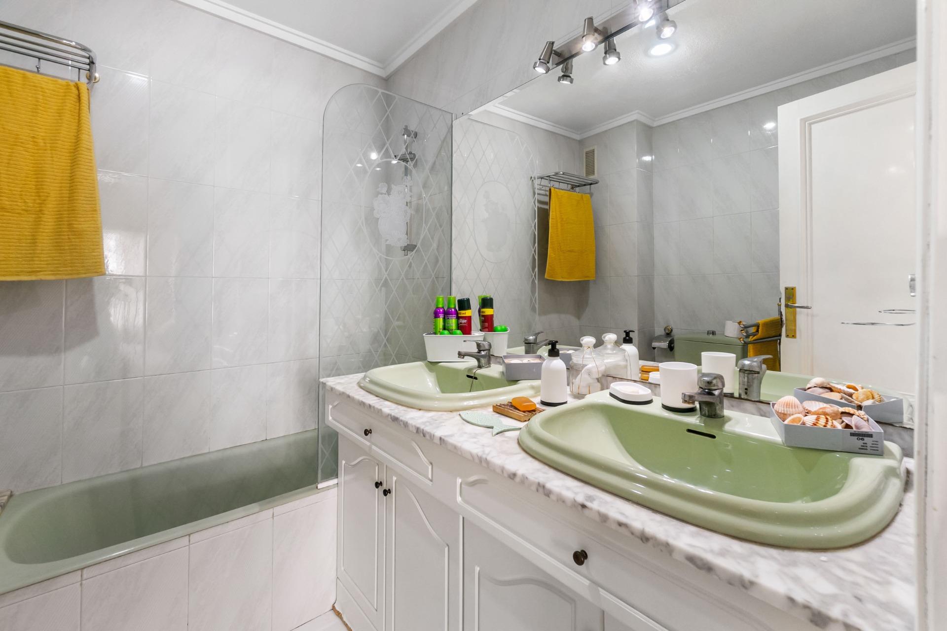 2-6.jpg Apartment with 4 bedrooms and 2 bathrooms in Torrevieja | Ref: URE4037-D/6689