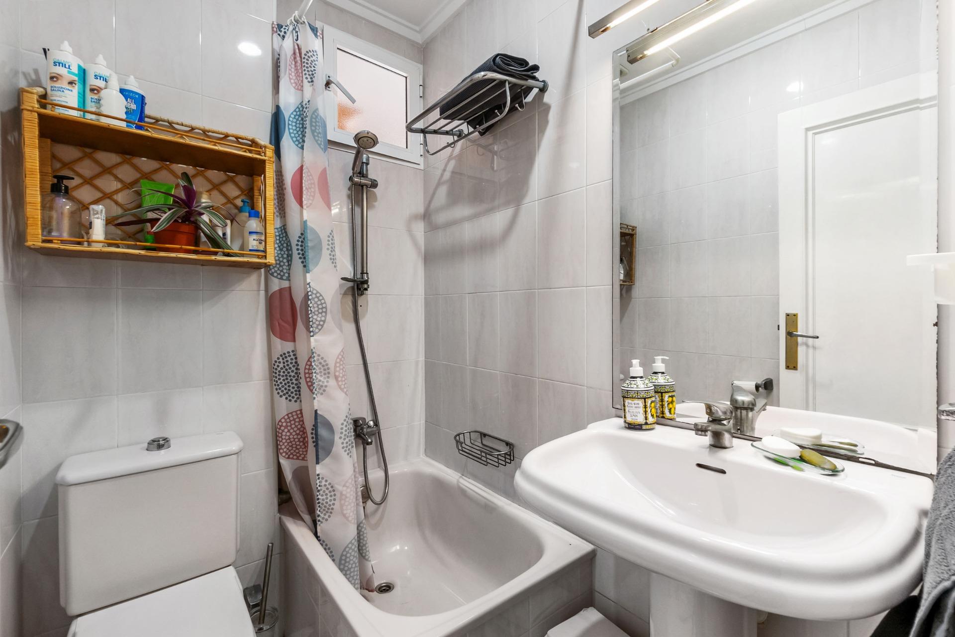 2-8.jpg Apartment with 4 bedrooms and 2 bathrooms in Torrevieja | Ref: URE4037-D/6689
