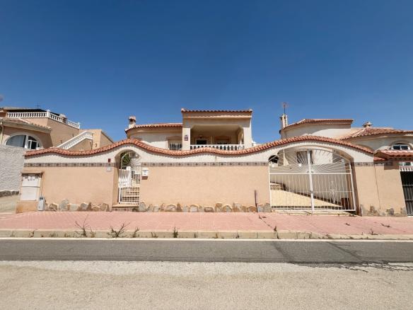 Detached villa with 2 bedrooms and 1 bathroom in Ciudad Quesada | Ref: VA5434