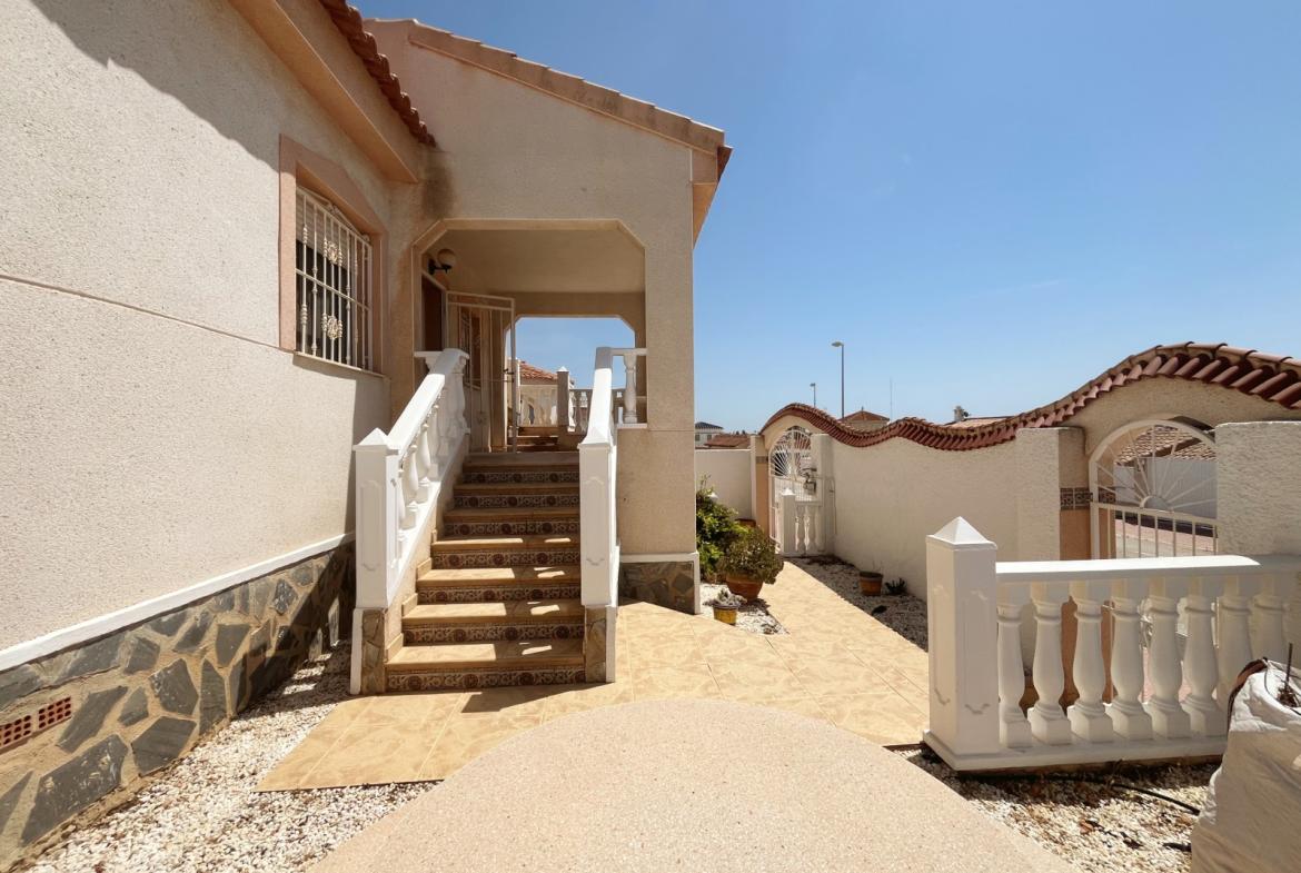Detached villa with 2 bedrooms and 1 bathroom in Ciudad Quesada | Ref: VA5434