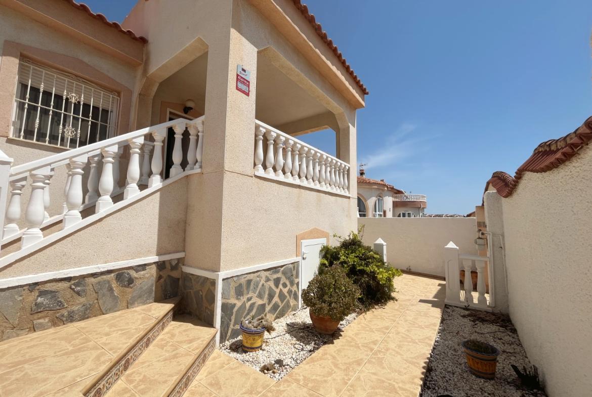 Detached villa with 2 bedrooms and 1 bathroom in Ciudad Quesada | Ref: VA5434
