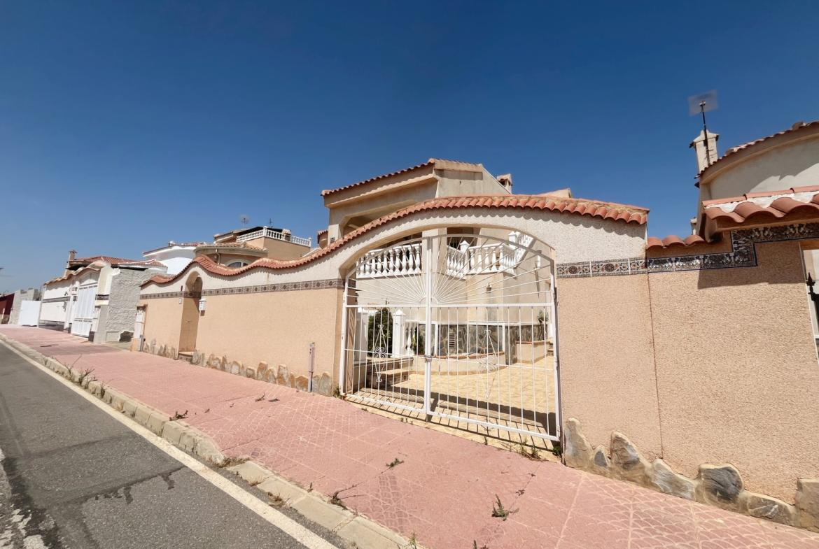 Detached villa with 2 bedrooms and 1 bathroom in Ciudad Quesada | Ref: VA5434