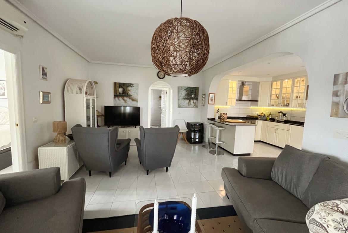 Detached villa with 4 bedrooms and 4 bathrooms in Ciudad Quesada | Ref: VA5435