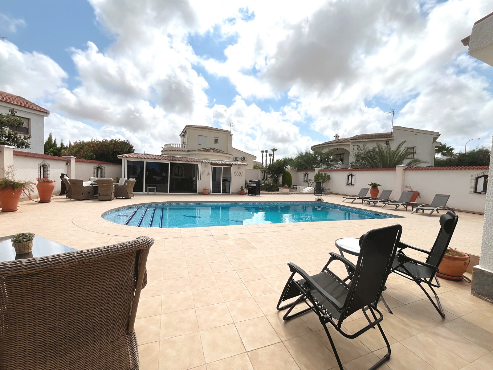 Detached villa with 4 bedrooms and 4 bathrooms in Ciudad Quesada | Ref: VA5435