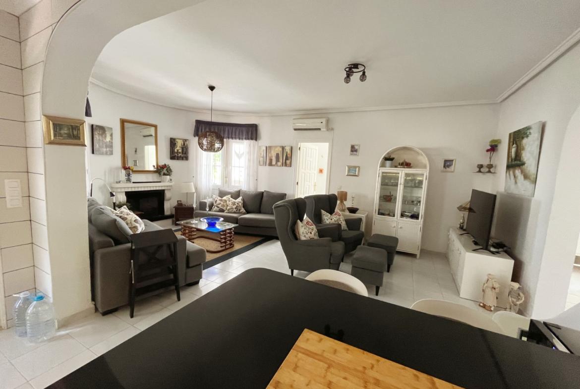 Detached villa with 4 bedrooms and 4 bathrooms in Ciudad Quesada | Ref: VA5435