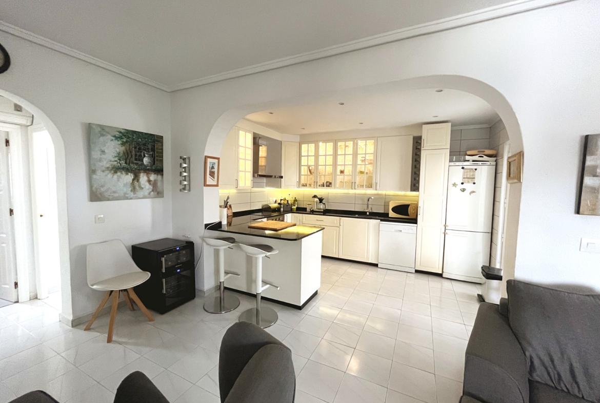 Detached villa with 4 bedrooms and 4 bathrooms in Ciudad Quesada | Ref: VA5435