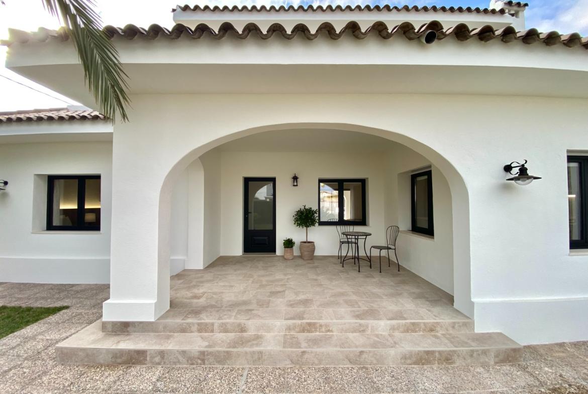Villa with 4 bedrooms and 3 bathrooms in Cabo Roig | Ref: VA5444