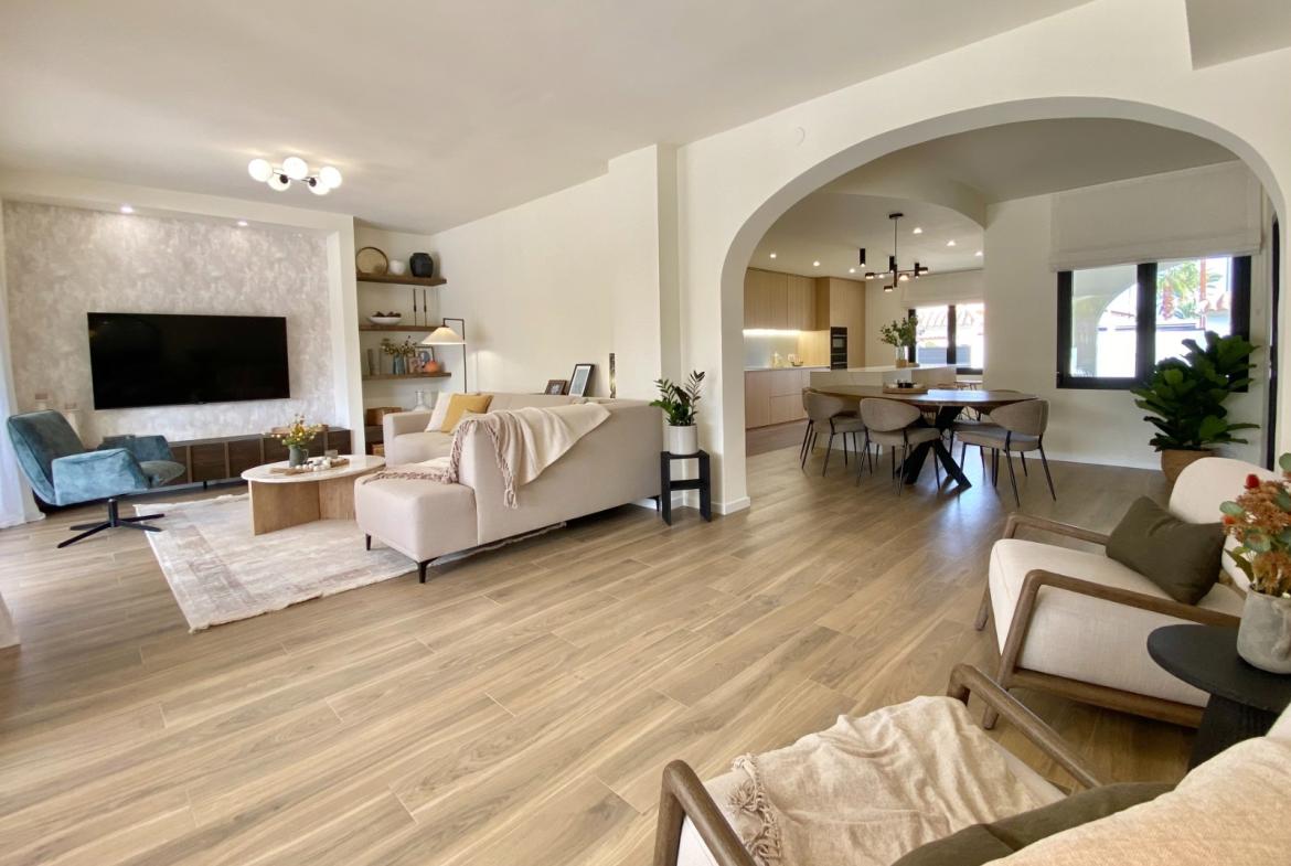 Villa with 4 bedrooms and 3 bathrooms in Cabo Roig | Ref: VA5444