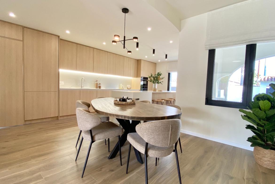 Villa with 4 bedrooms and 3 bathrooms in Cabo Roig | Ref: VA5444
