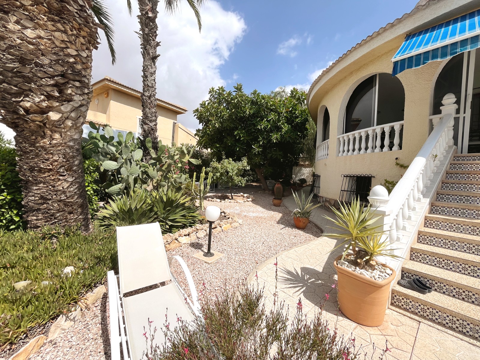 Detached villa with 6 bedrooms and 5 bathrooms in Ciudad Quesada | Ref: VA5443
