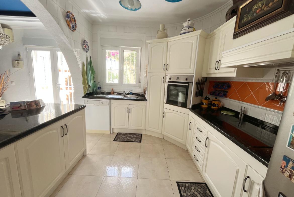 Detached villa with 6 bedrooms and 5 bathrooms in Ciudad Quesada | Ref: VA5443
