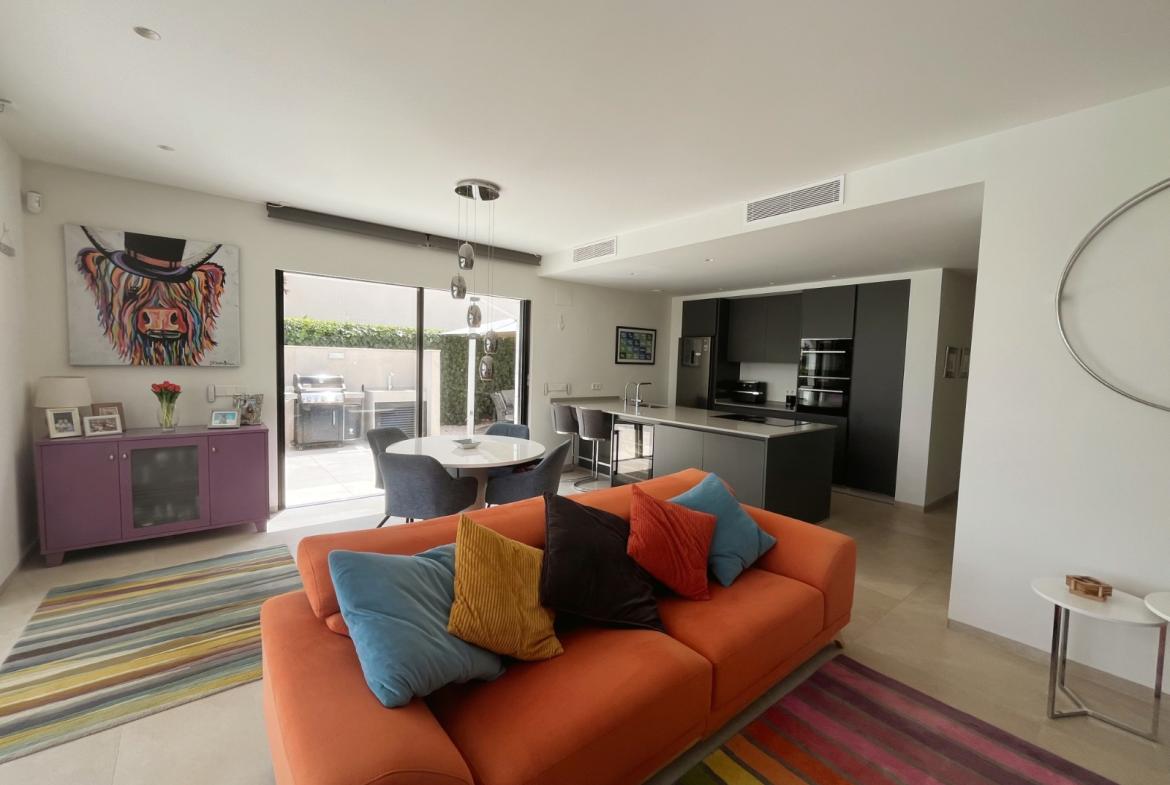Detached villa with 4 bedrooms and 3 bathrooms in Los Montesinos | Ref: VA5446