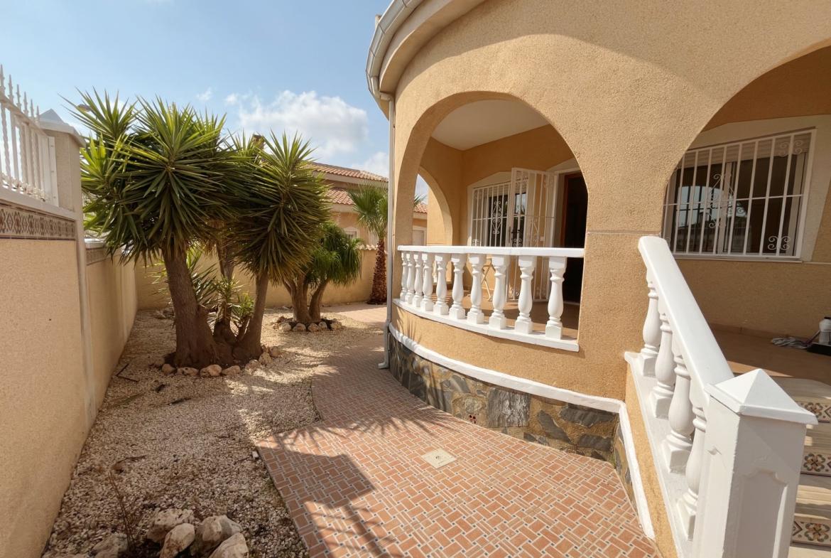 Detached villa with 2 bedrooms and 2 bathrooms in Ciudad Quesada | Ref: VA5447