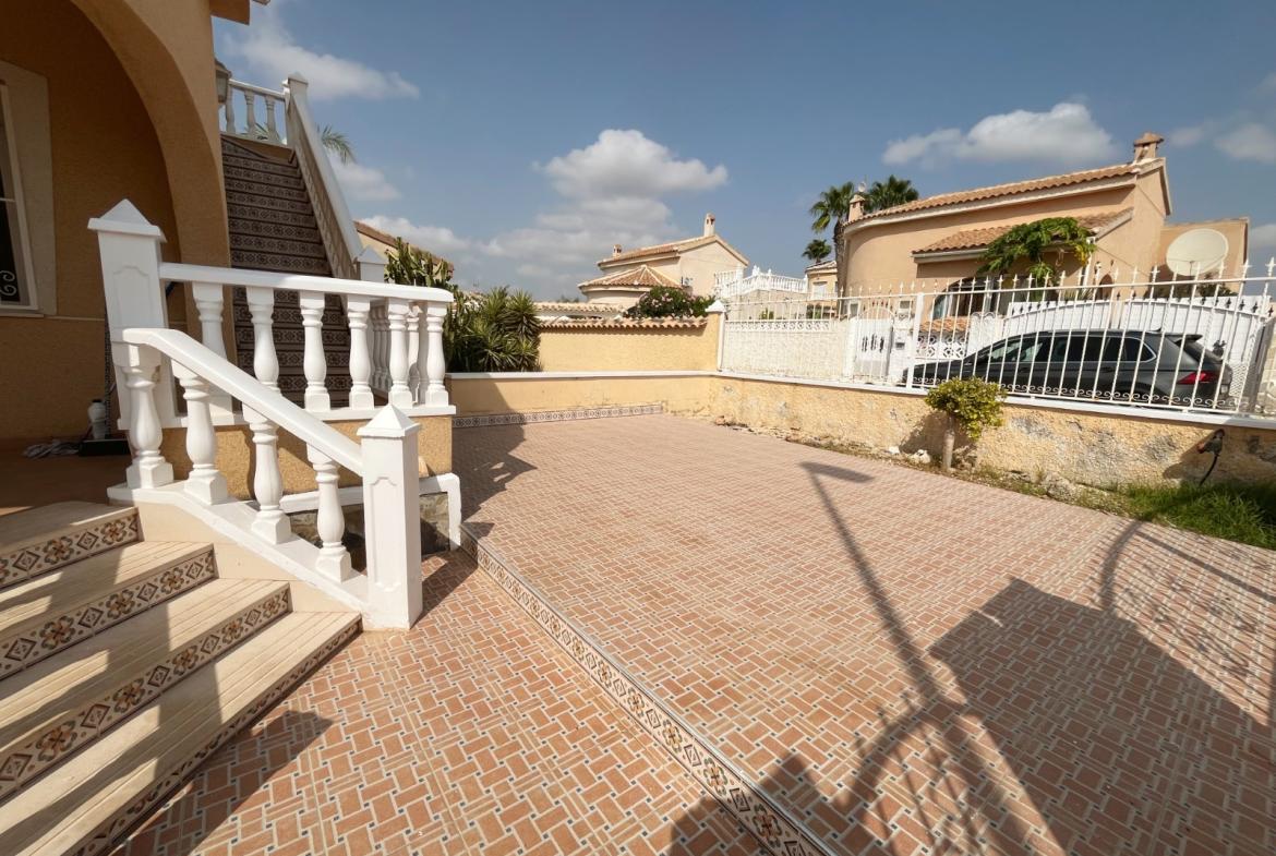 Detached villa with 2 bedrooms and 2 bathrooms in Ciudad Quesada | Ref: VA5447