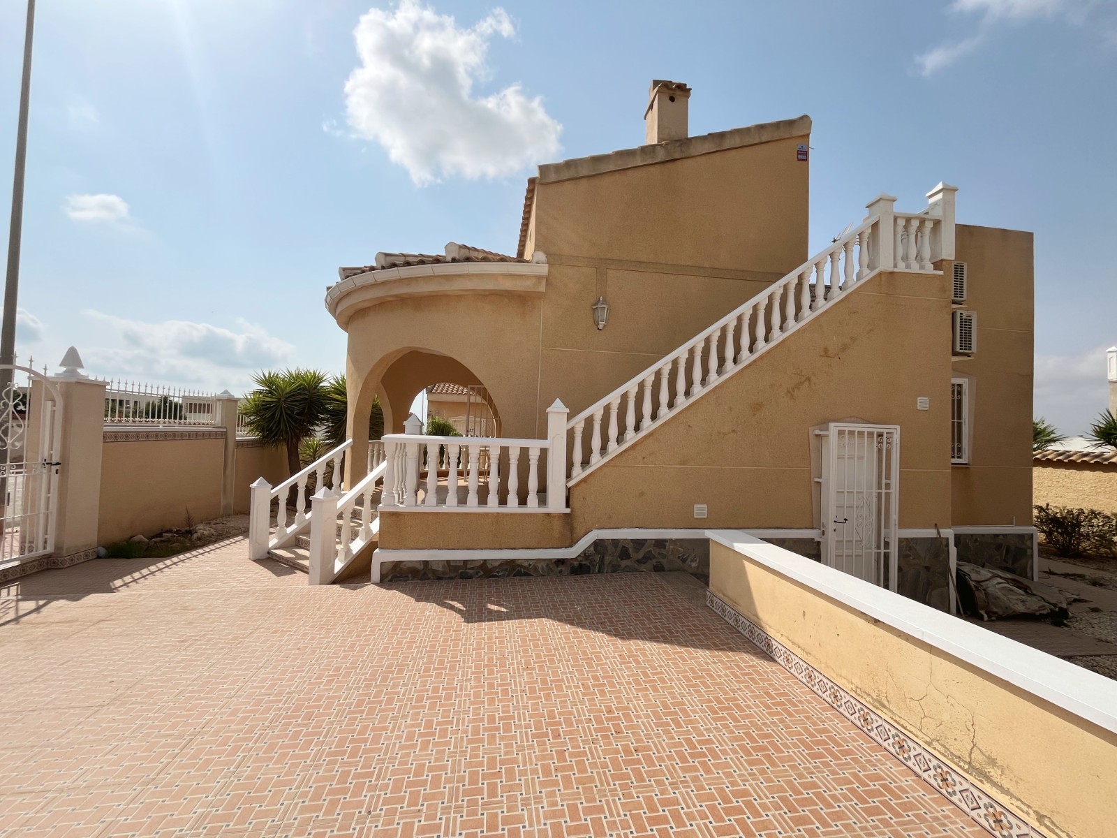 Detached villa with 2 bedrooms and 2 bathrooms in Ciudad Quesada | Ref: VA5447