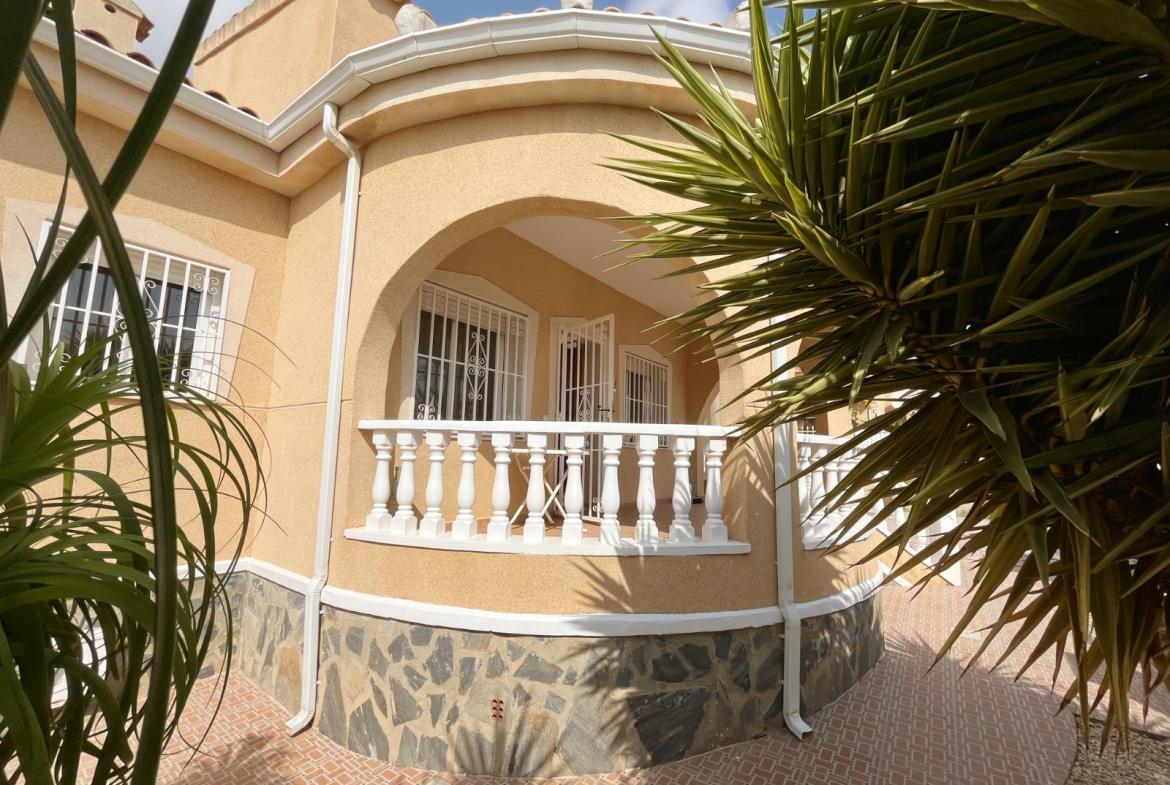 Detached villa with 2 bedrooms and 2 bathrooms in Ciudad Quesada | Ref: VA5447
