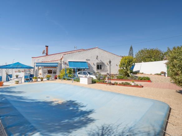 Villa with 4 bedrooms and 3 bathrooms in Ciudad Quesada – Rojales | Ref: S-003344