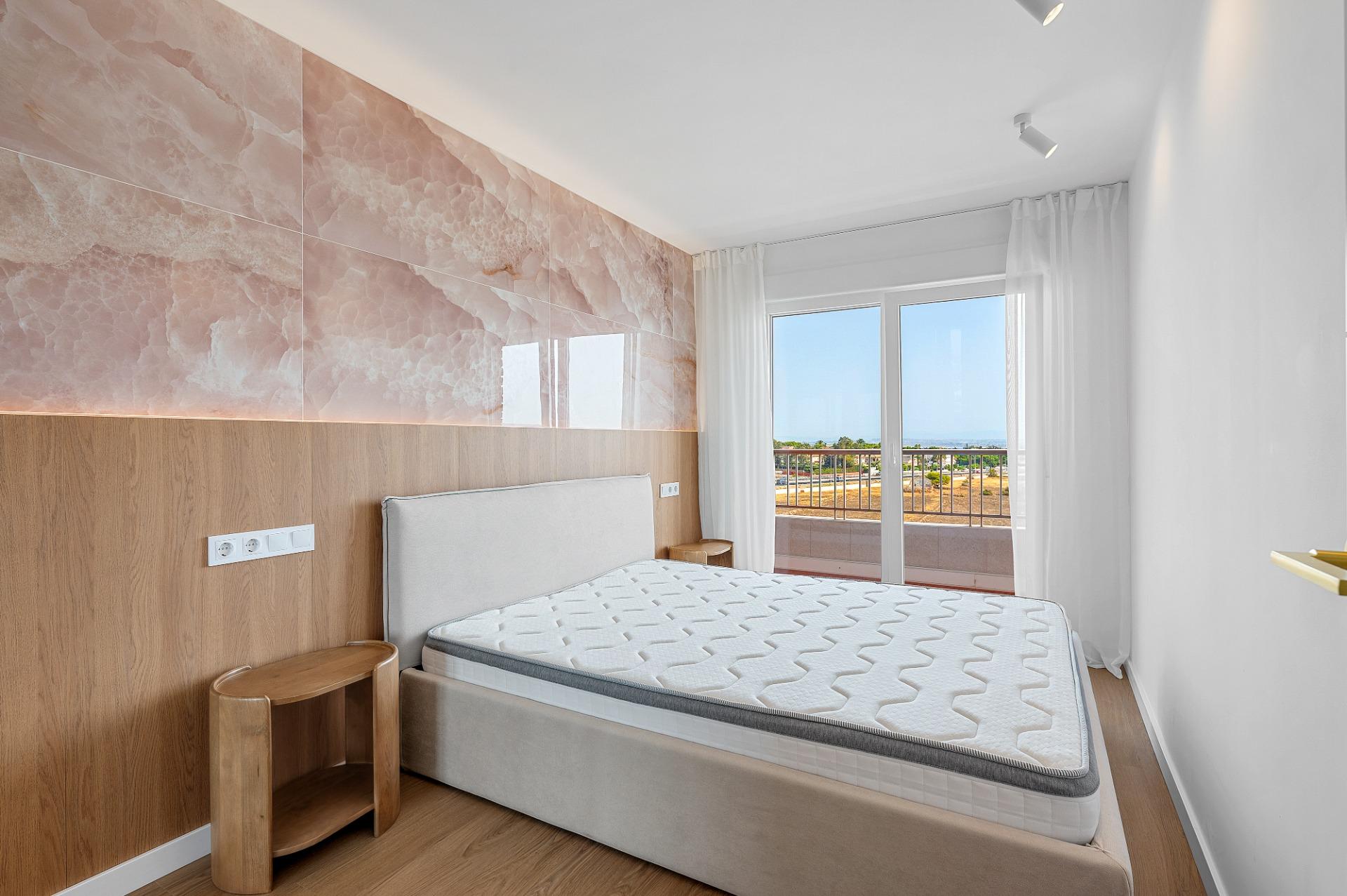 Apartment with 2 bedrooms and 2 bathrooms in Torrevieja | Ref: 2330/6689