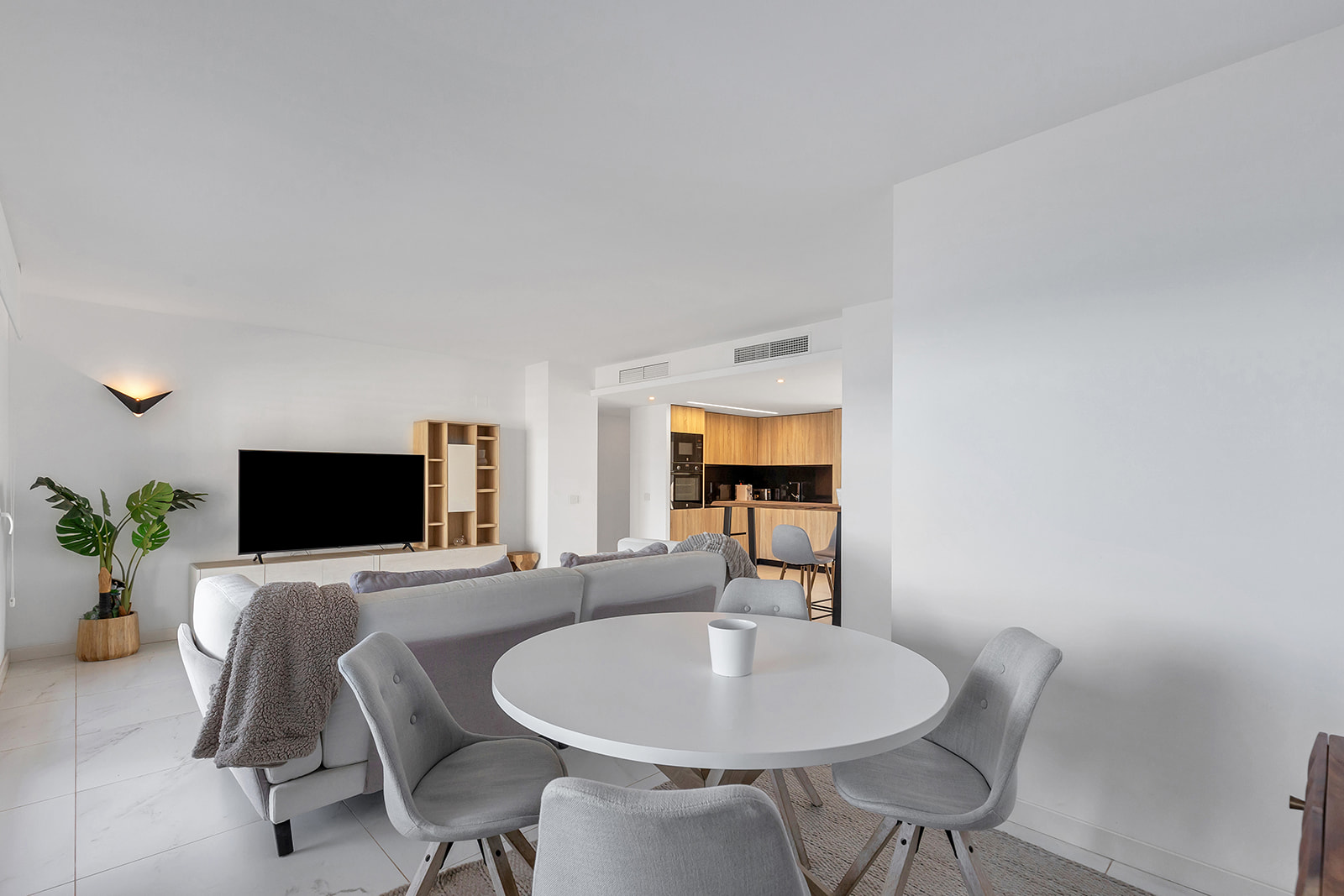 Apartment with 2 bedrooms and 2 bathrooms in Torrevieja | Ref: 4208