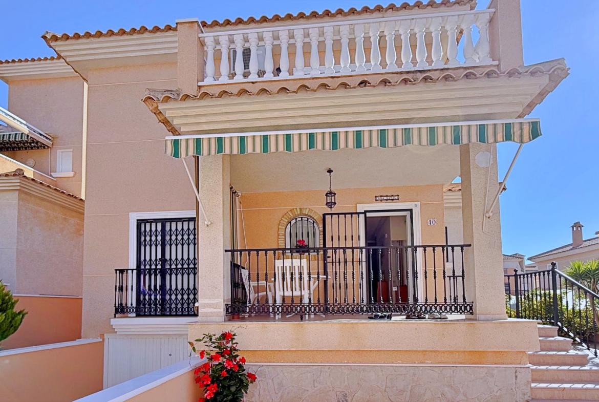 Villa with 4 bedrooms and 2 bathrooms in Orihuela | Ref: 4219