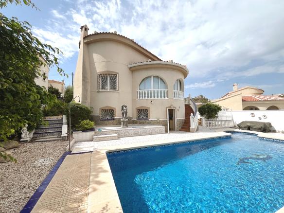 Villa with 4 bedrooms and 2 bathrooms in Ciudad Quesada | Ref: VA5451