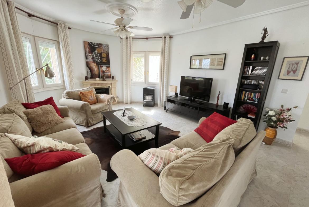 Villa with 4 bedrooms and 2 bathrooms in Ciudad Quesada | Ref: VA5451