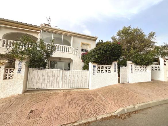 Semi-detached with 3 bedrooms and 3 bathrooms in Ciudad Quesada | Ref: VA5459