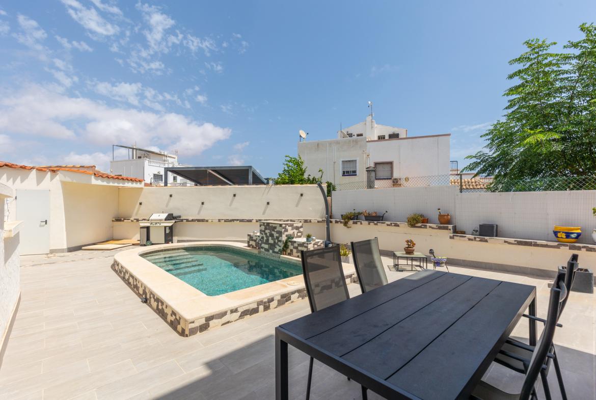 Apartment with 2 bedrooms and 2 bathrooms in Orihuela Costa | Ref: 4224RV