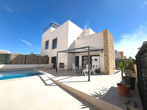 Semi-detached with 3 bedrooms and 2 bathrooms in Ciudad Quesada | Ref: VA5402