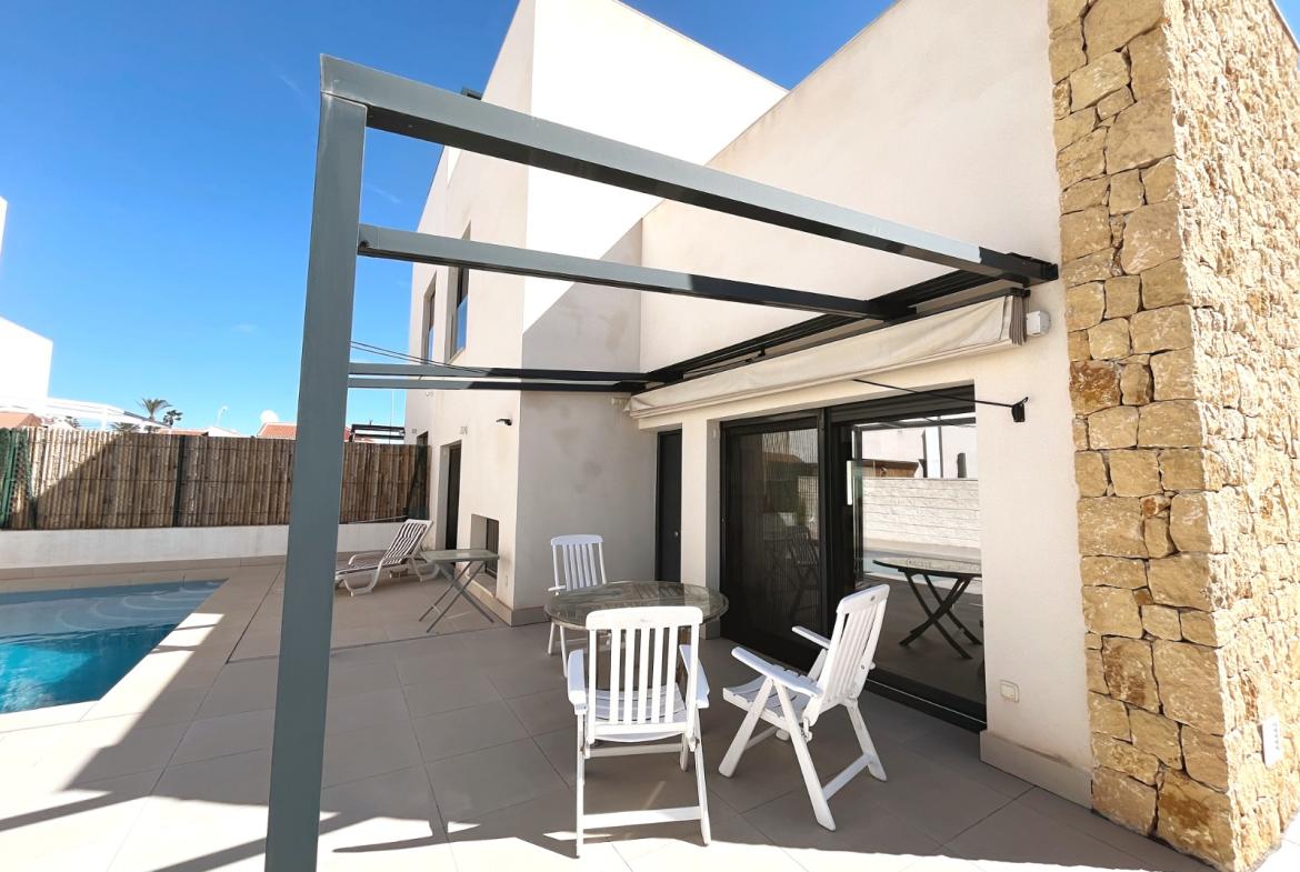 Semi-detached with 3 bedrooms and 2 bathrooms in Ciudad Quesada | Ref: VA5402