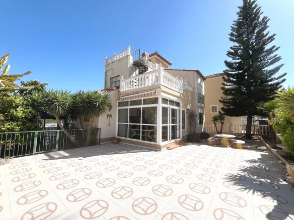 Detached villa with 3 bedrooms and 2 bathrooms in Algorfa | Ref: VA5463