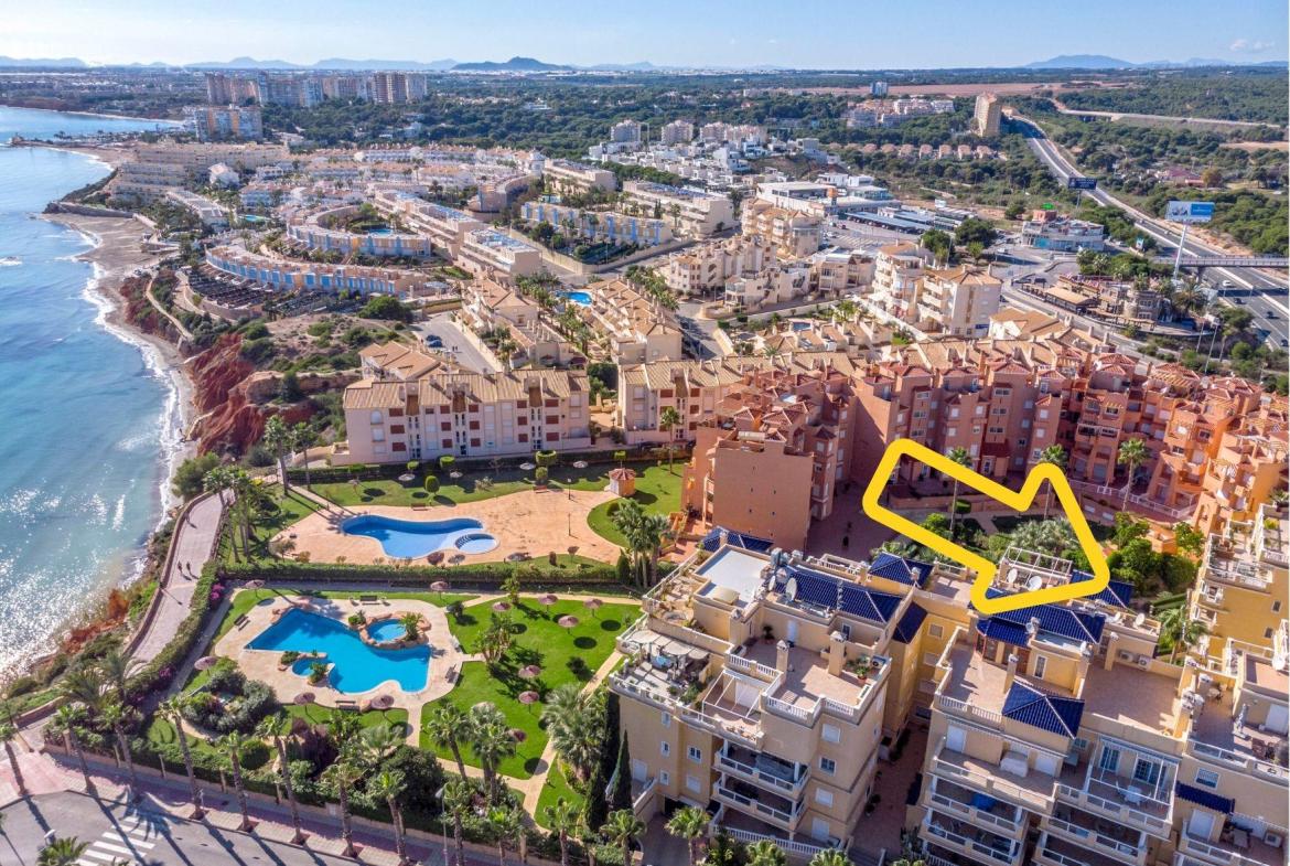 Penthouse with 3 bedrooms and 2 bathrooms in Orihuela Costa | Ref: URE3209-D/6689