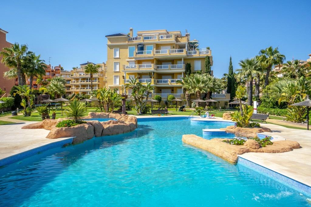 Penthouse with 3 bedrooms and 2 bathrooms in Orihuela Costa | Ref: URE3209-D/6689