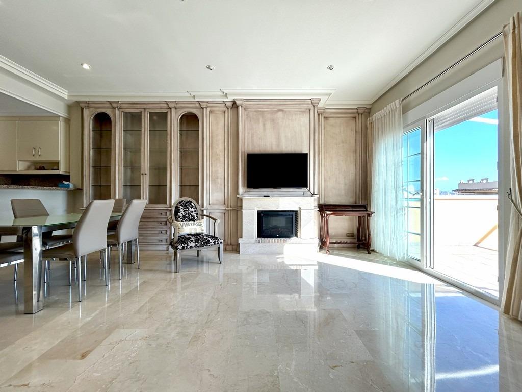 Penthouse with 3 bedrooms and 2 bathrooms in Orihuela Costa | Ref: URE3209-D/6689
