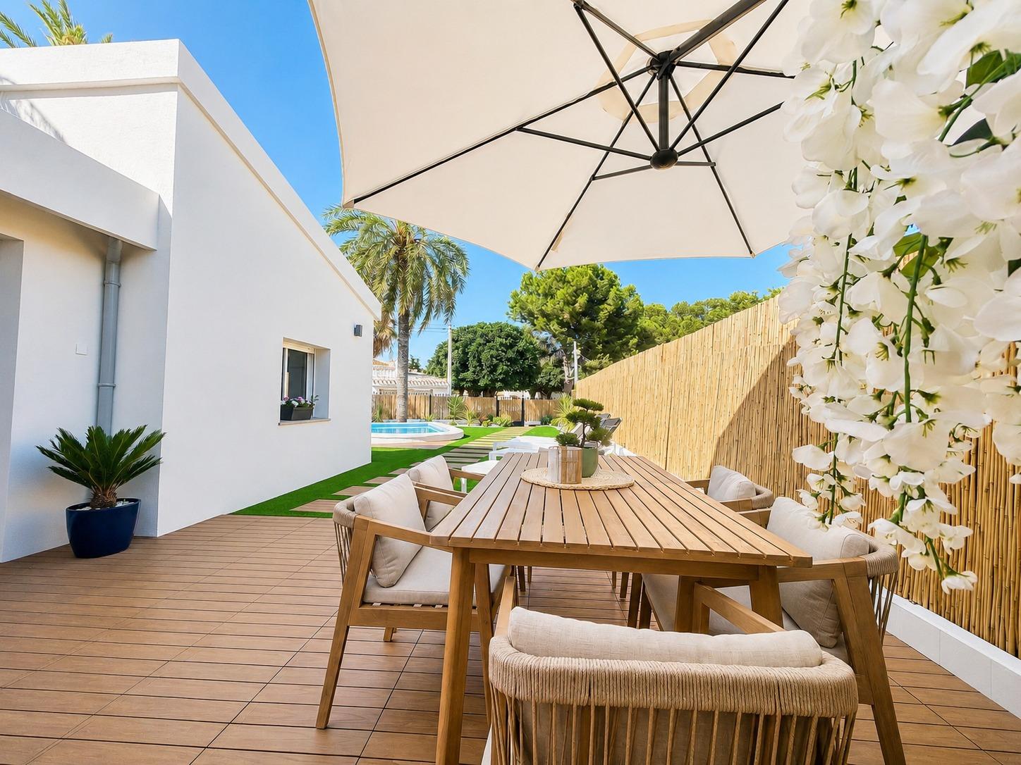 Semi with 4 bedrooms and 2 bathrooms in Orihuela Costa | Ref: URE4039/6689