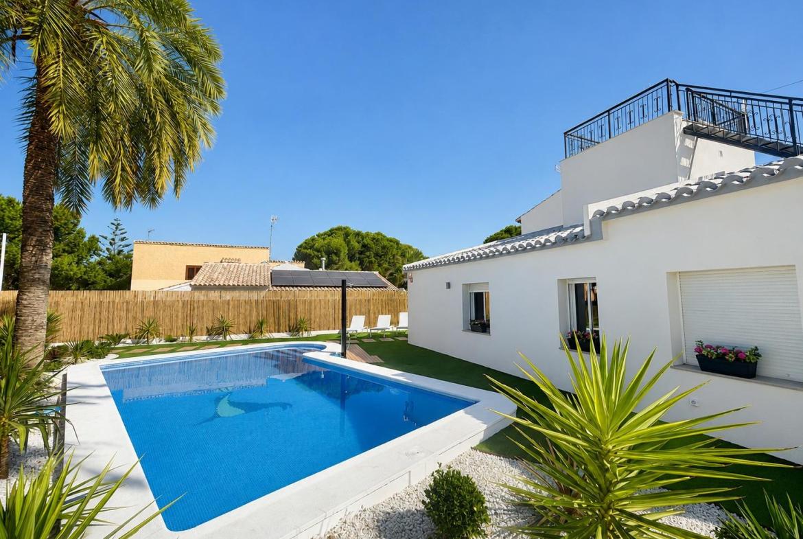 Semi with 4 bedrooms and 2 bathrooms in Orihuela Costa | Ref: URE4039/6689