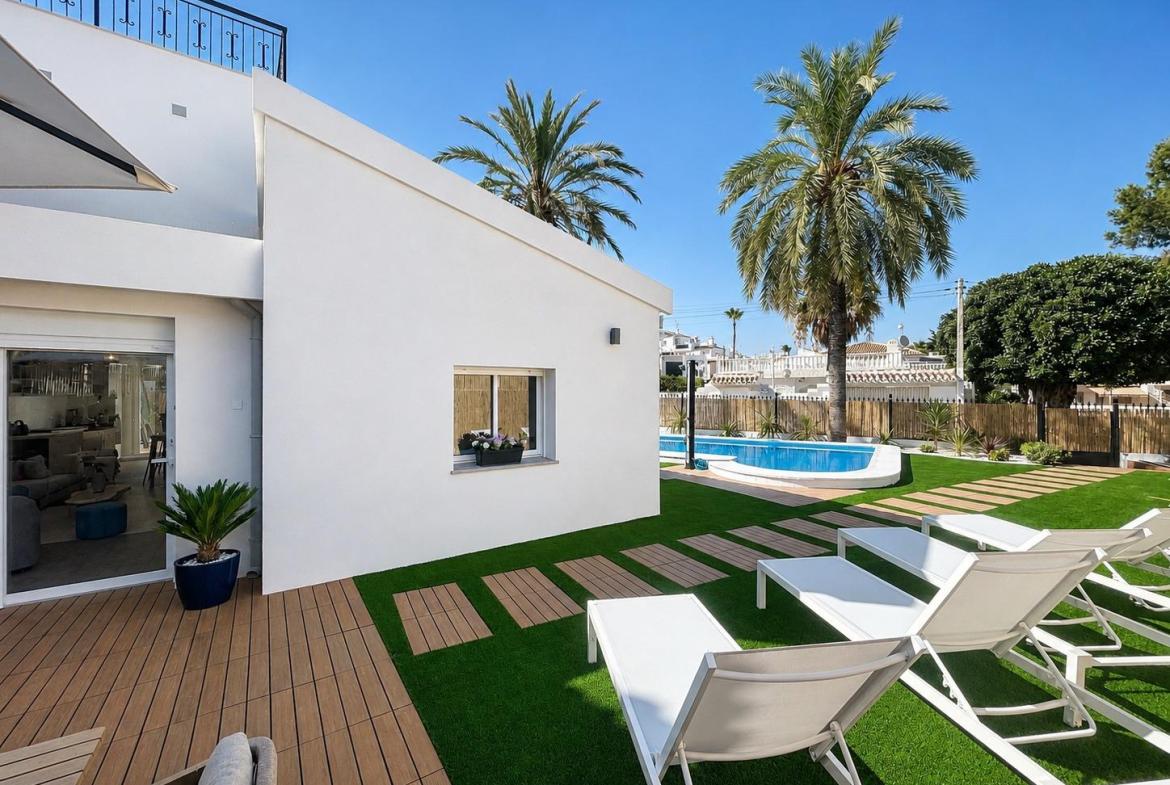 Semi with 4 bedrooms and 2 bathrooms in Orihuela Costa | Ref: URE4039/6689