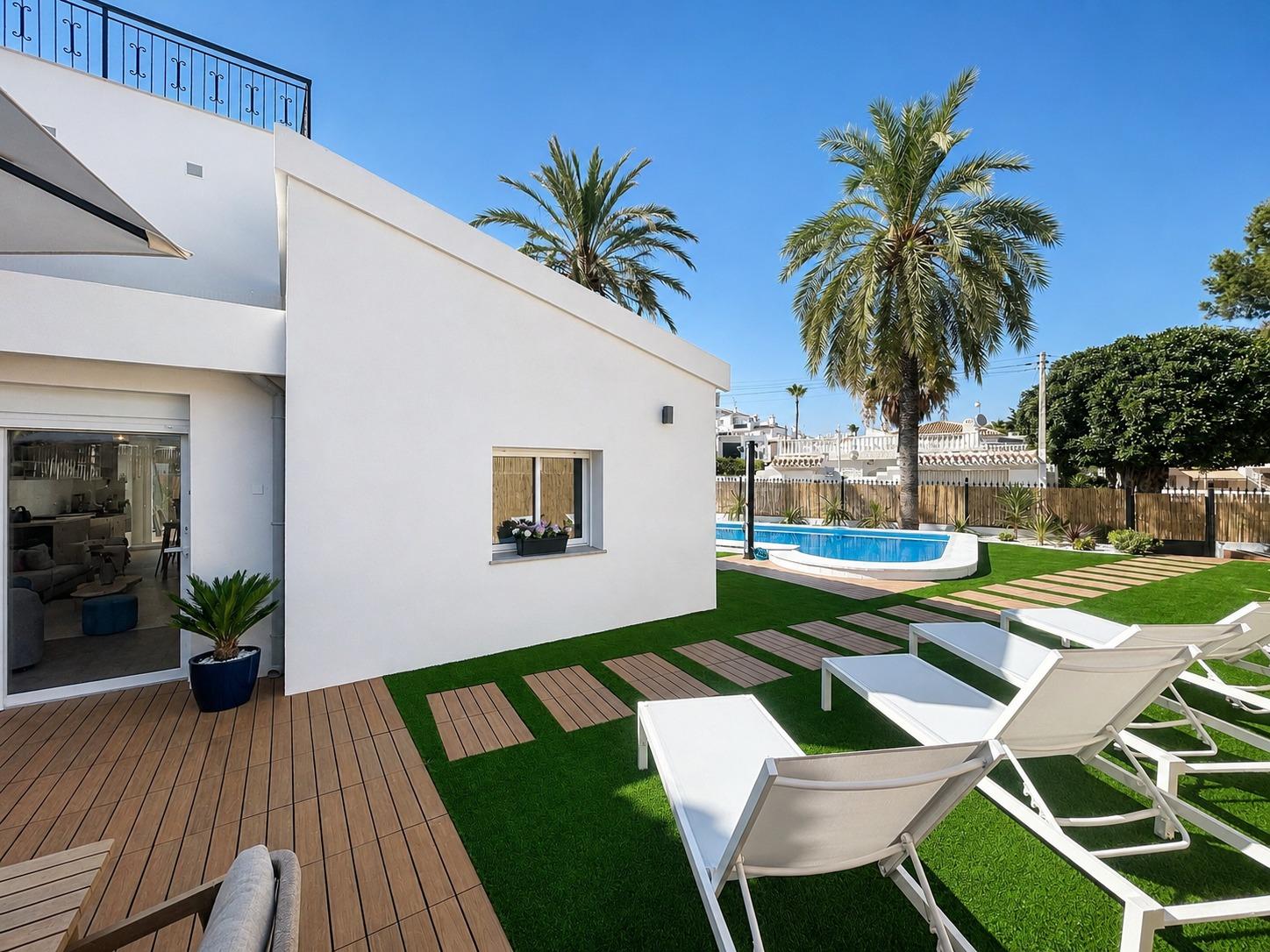 Semi with 4 bedrooms and 2 bathrooms in Orihuela Costa | Ref: URE4039/6689
