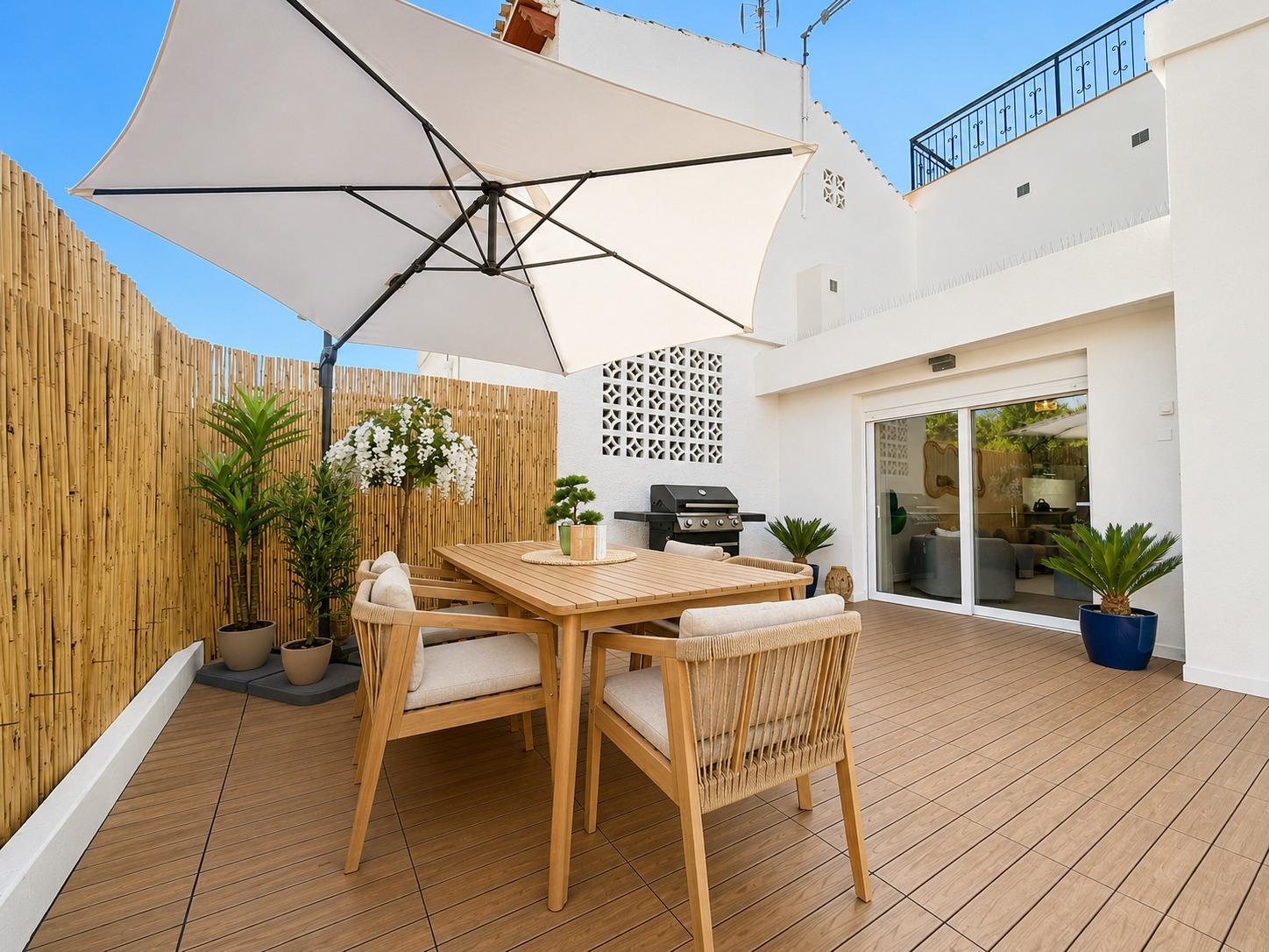 Semi with 4 bedrooms and 2 bathrooms in Orihuela Costa | Ref: URE4039/6689