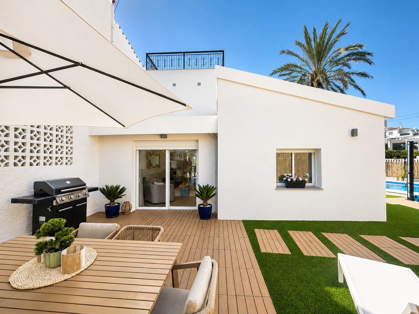 Semi with 4 bedrooms and 2 bathrooms in Orihuela Costa | Ref: URE4039/6689