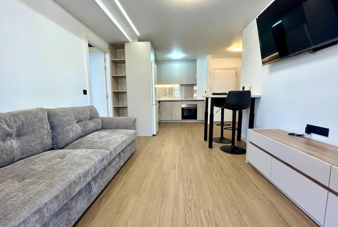 Apartment with 2 bedrooms and 1 bathroom in Torrevieja | Ref: URE2332/6689