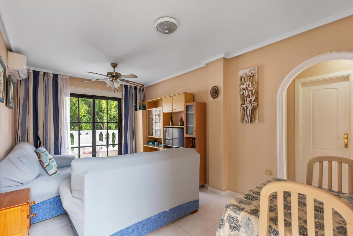 Apartment with 2 bedrooms and 1 bathroom in Torrevieja | Ref: 4228RV