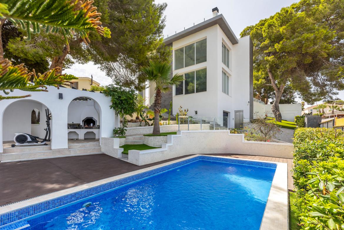 Villa with 5 bedrooms and 3 bathrooms in Torrevieja | Ref: 4229